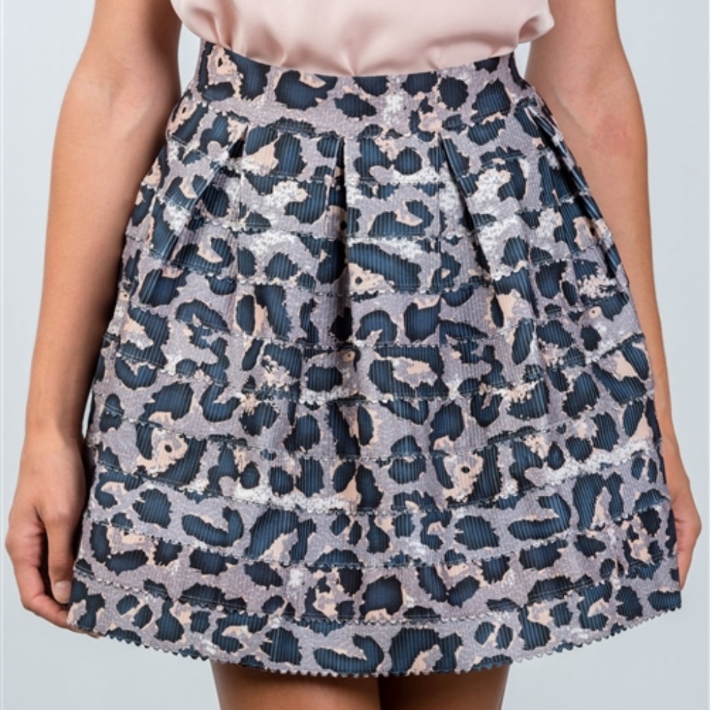 GRAY SKIES LEOPARD PRINT PLEATED SKIRT - Picture 4 of 6